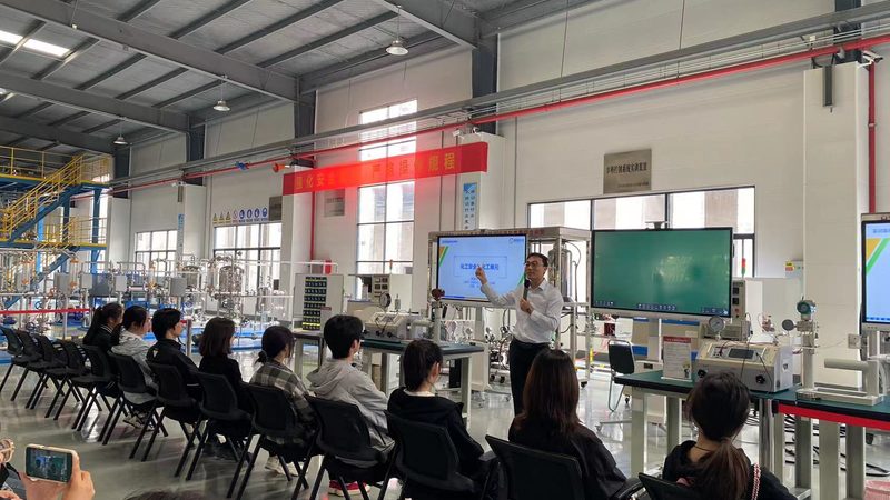 成都化工原料代理：如何规避潜在风险，保障供应链安全