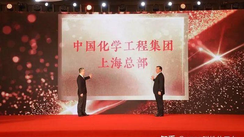 化工原料种类繁多，性质各异，因此分区储存时应遵循以下原则：